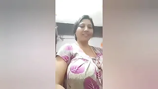 Desi Busty Aunty Tolerate